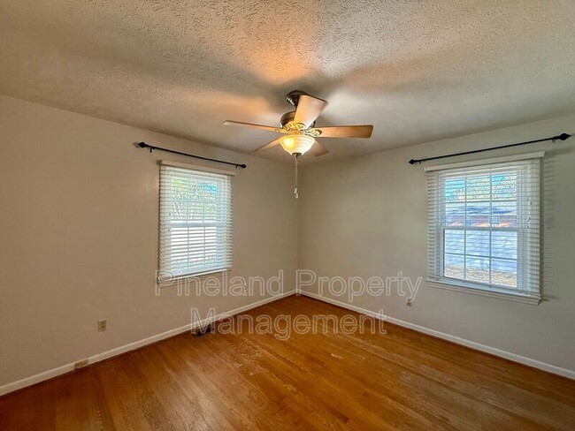 Building Photo - 1521 Paisley Ave