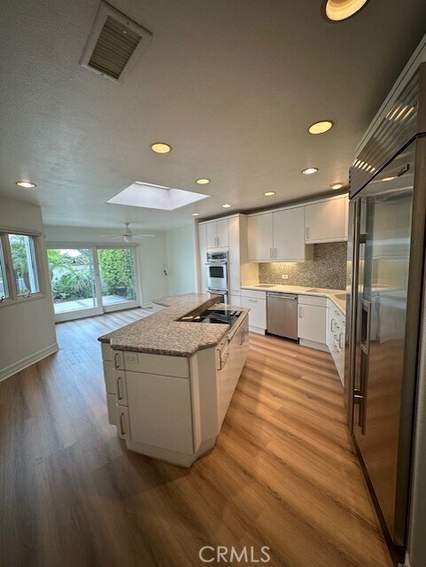Building Photo - 50 White Water Dr