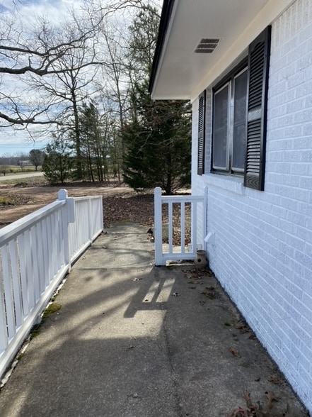 Building Photo - 1463 Beacon Light Rd