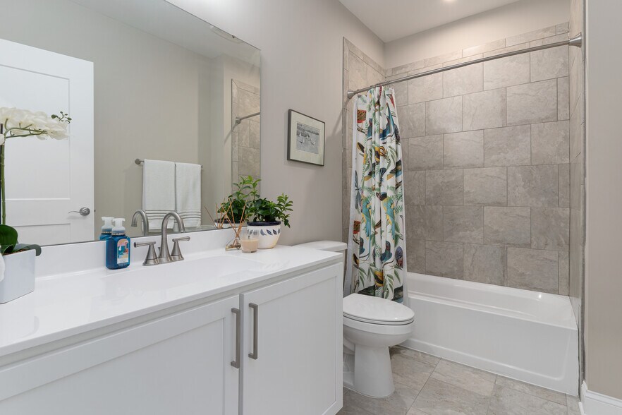 Building Photo - 5317 Highpointe Lakes Dr