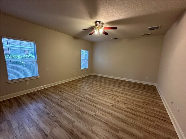 Building Photo - 19514 Brook Village Rd