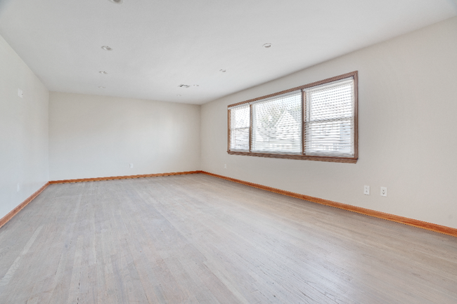 Building Photo - 414 Elm St