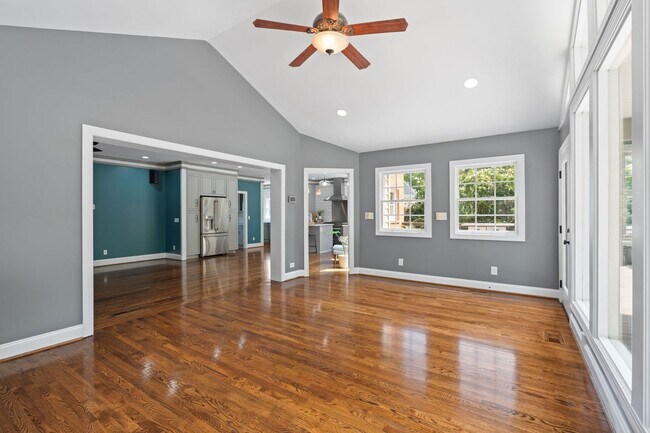 Building Photo - 507 Bing Crosby Blvd