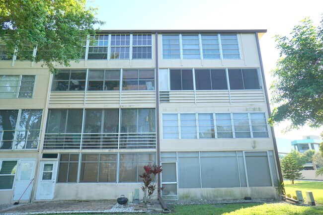 Building Photo - 401 Southampton A