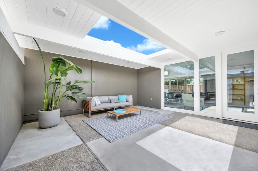 Building Photo - 4131 Phoenix St