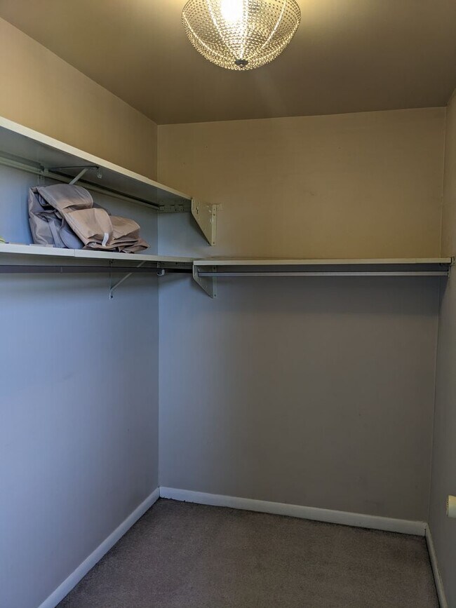 Building Photo - 2 Bedroom Condo in Towson