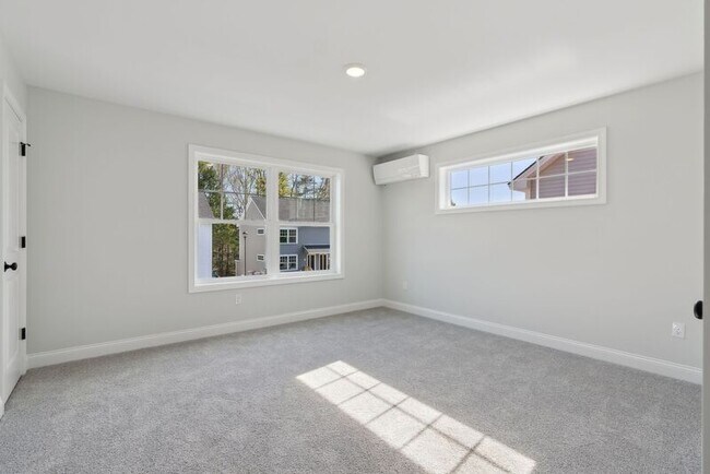 Building Photo - 8 Legacy Ln
