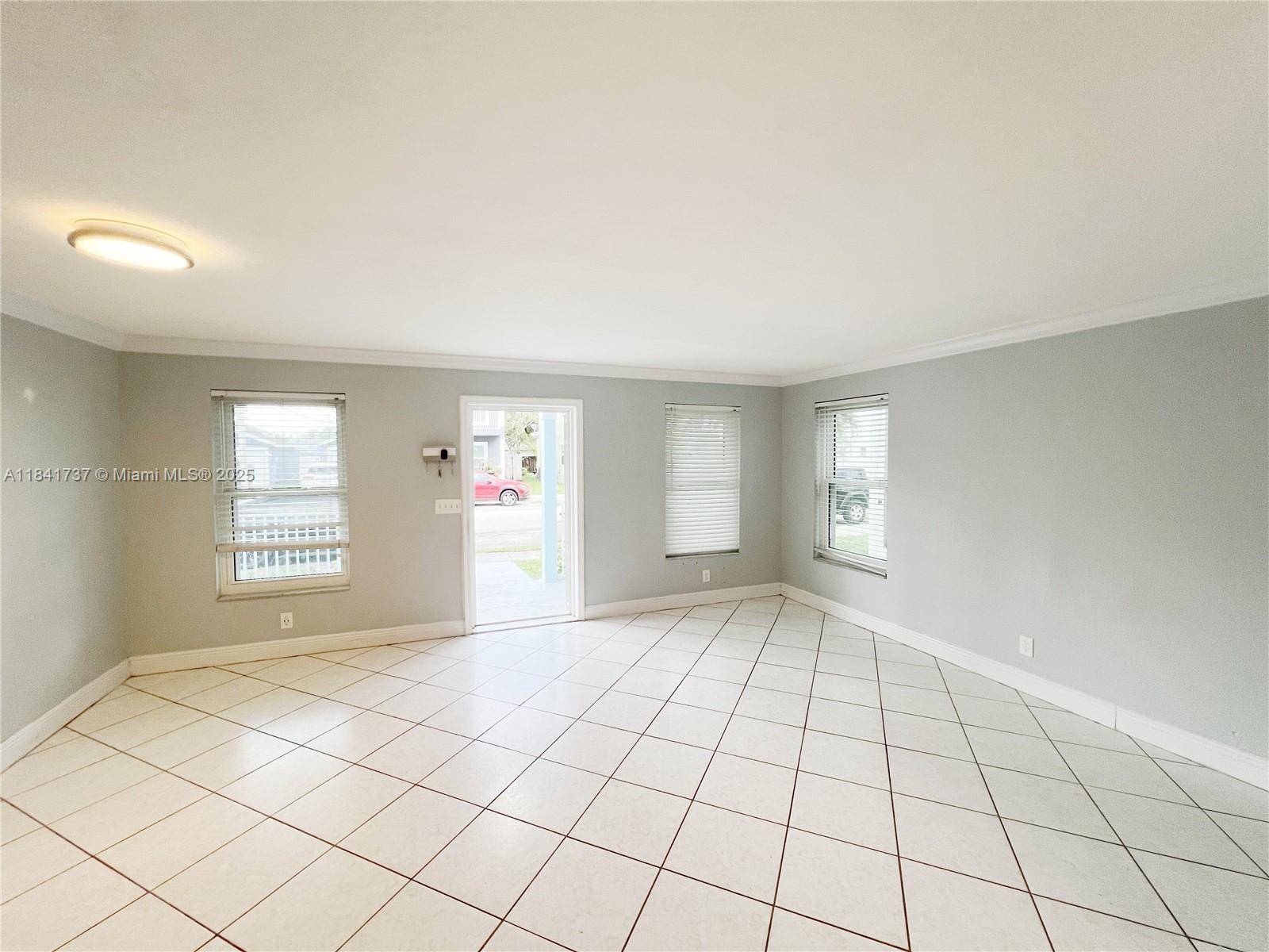 Building Photo - 5565 SW 43rd St