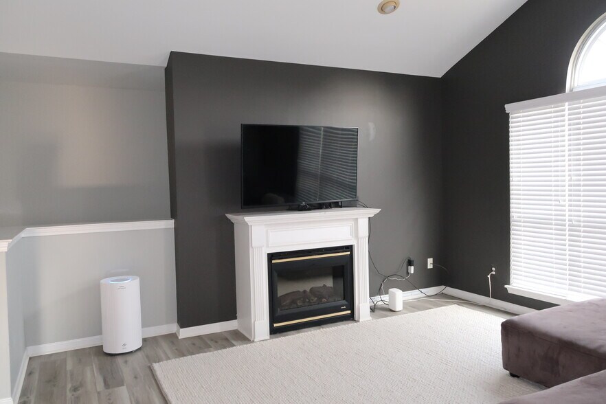 Building Photo - 16468 Radison Dr