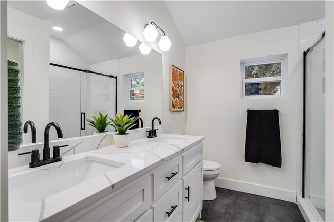 Building Photo - 319 S College Ave