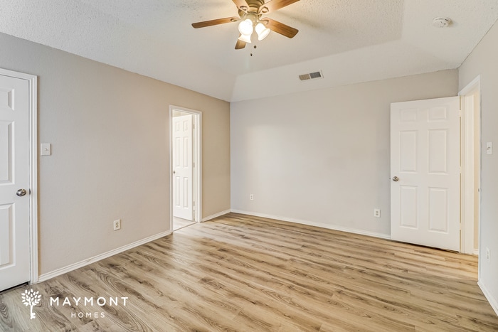 Building Photo - 1005 Meadowbend Dr