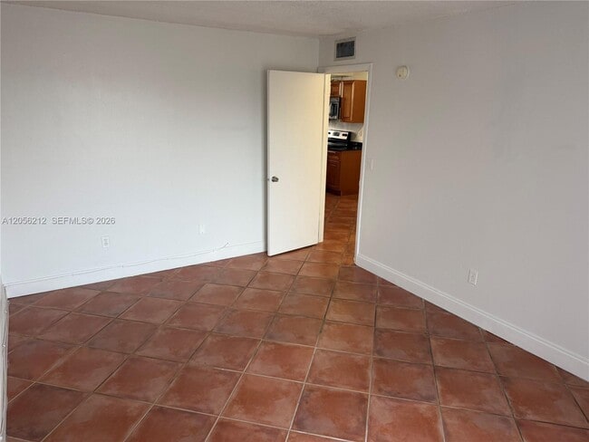 Building Photo - 1801 S Treasure Dr