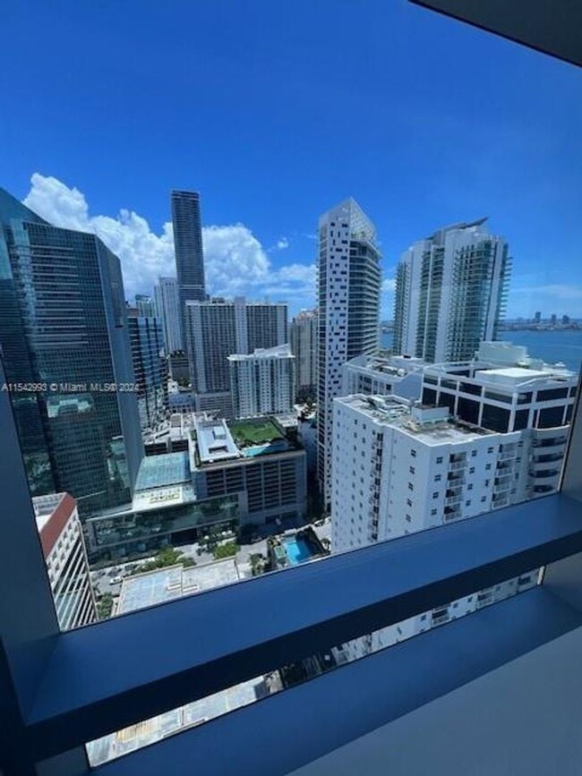 Building Photo - 1435 Brickell Ave