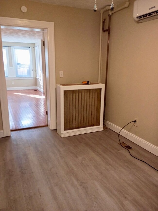 Building Photo - Modern Capitol Hill Location Basement Newly Renovated Unit with 1 Bedroom, 1 Bathroom,