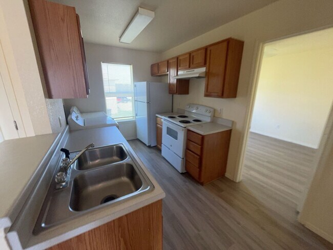 Building Photo - 5705 Greengate Dr