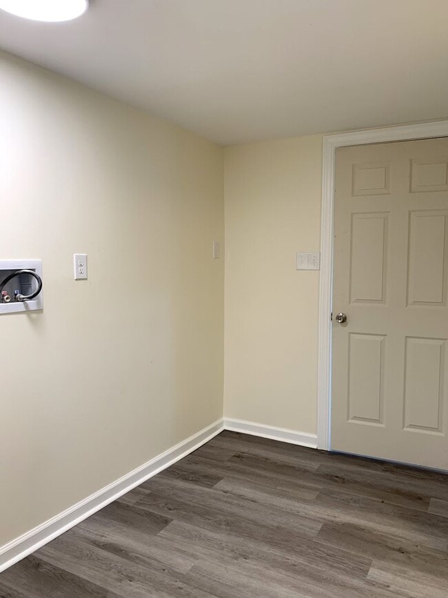 Building Photo - Newly renovated 4 bed/2.5 bath single fami...