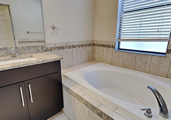 Building Photo - 11735 Albatross Ln