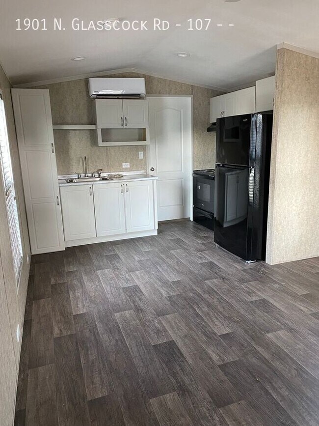 Building Photo - 1901 N Glasscock Rd