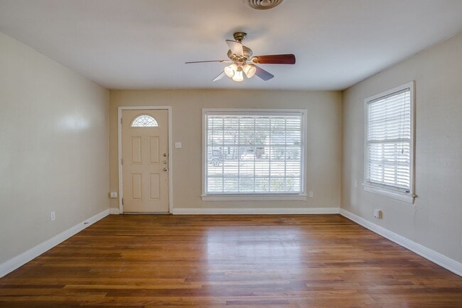 Building Photo - Pre-leasing for June!