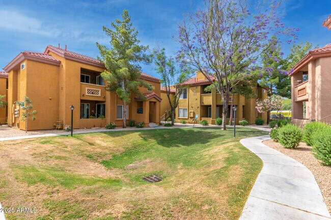 Building Photo - 2929 W Yorkshire Dr