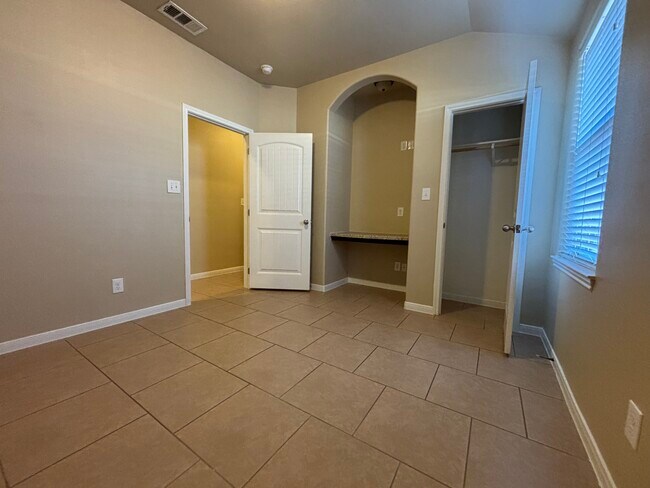 Building Photo - 4510 Cambridge Dr