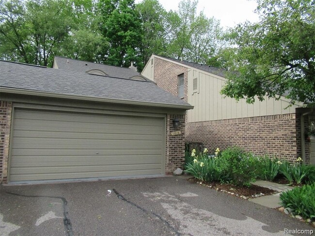 Building Photo - 1816 Burning Bush Ct