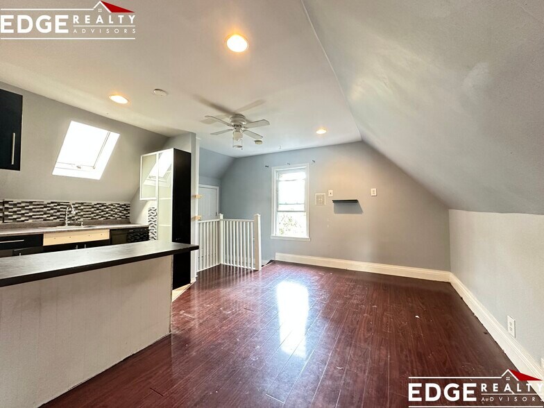 Building Photo - 72 Antwerp St