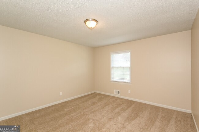 Building Photo - 6090 Graceland Cir