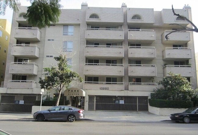Building Photo - 10960 Ashton Ave
