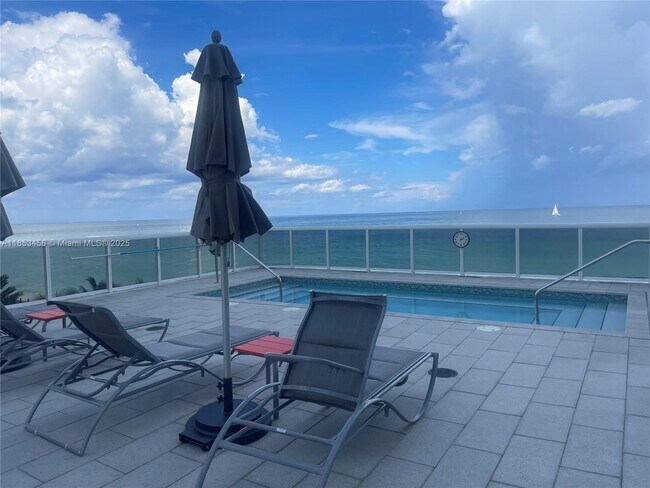 Building Photo - 16001 Collins Ave