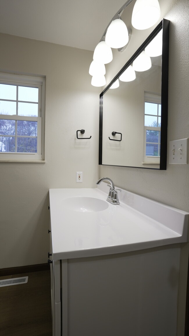 Building Photo - Spruce Hill