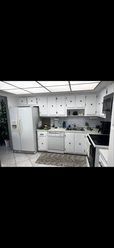 Building Photo - 18011 Biscayne Blvd