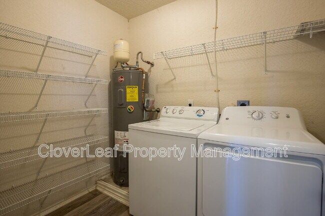Building Photo - 8907 Laguna Falls