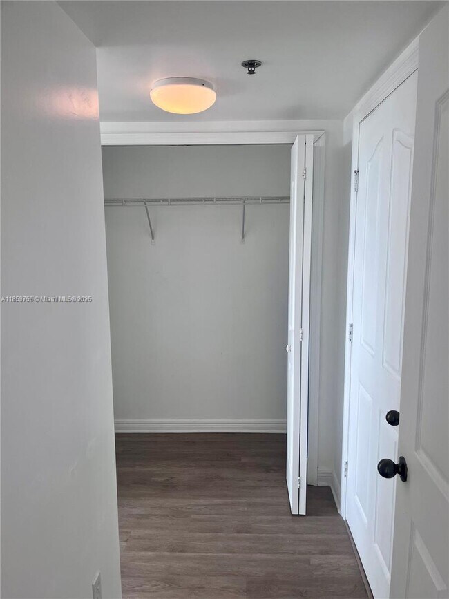 Building Photo - 2665 SW 37th Ave