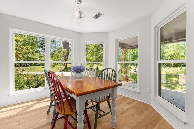 Building Photo - 800 Spur 191