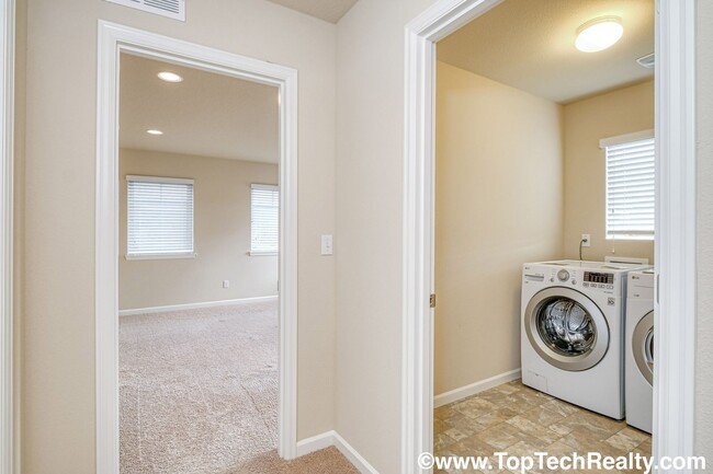 Building Photo - Lovely 4 BD* 2.5 BA* Corner Lot Single Family Home Located In Covetted Abbey Creek Community In N...