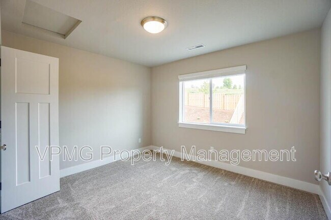Building Photo - 2347 E Otter Lp