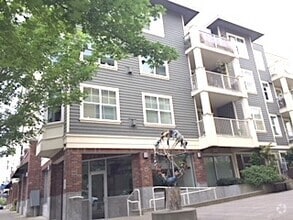 Building Photo - Beautiful Blakeley Commons Condo by Univer...