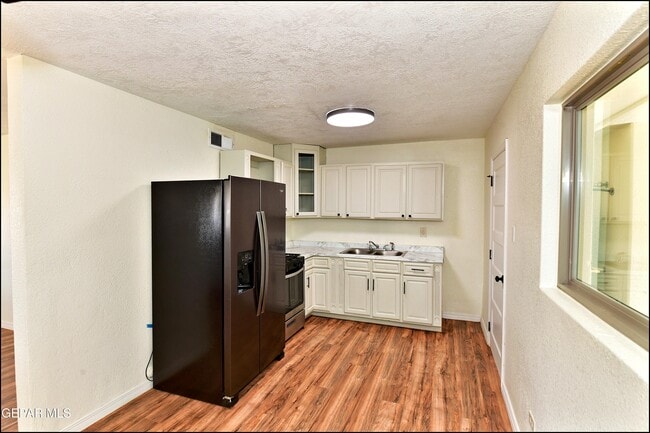 Building Photo - 10324 Newport Dr