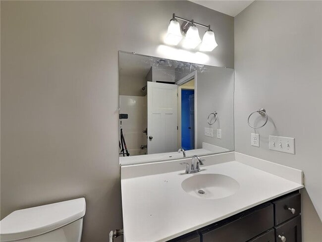 Building Photo - 1525 Independence Ave N