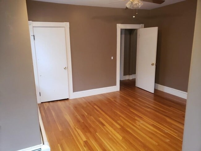 Building Photo - 450 Laurel Hill Ave