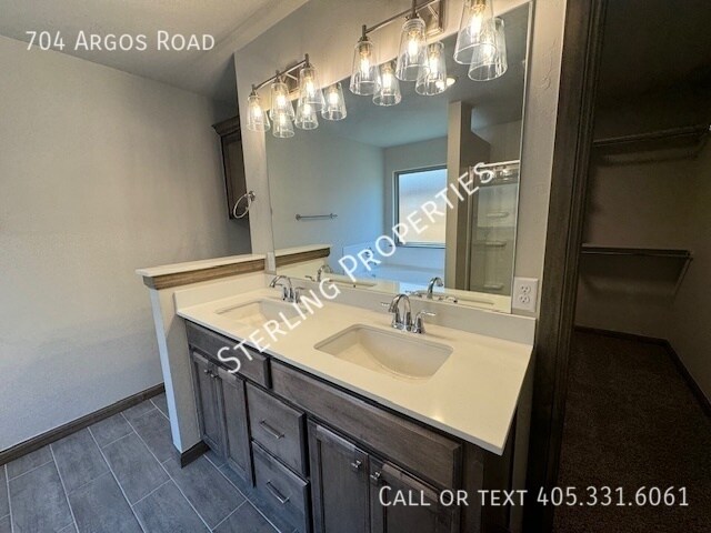 Building Photo - 704 Argos Rd