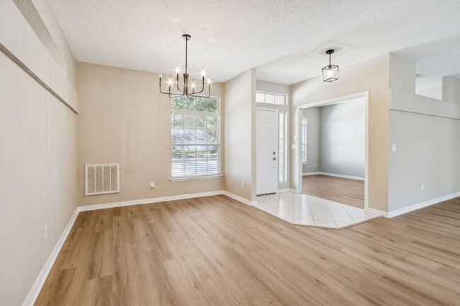 Building Photo - Central Island, 4 Bedroom + Office