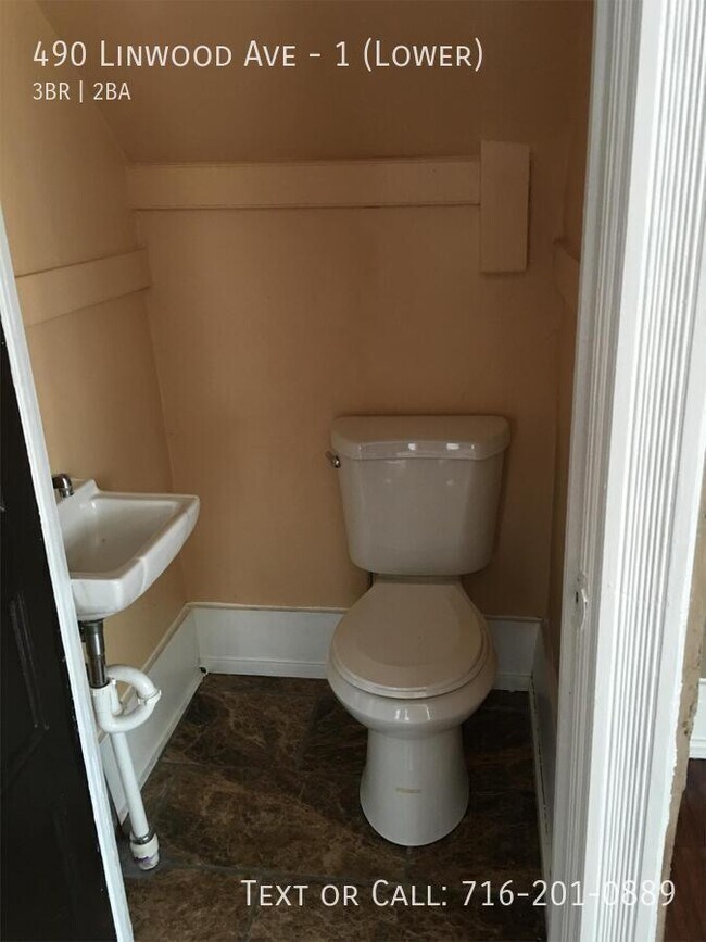 Building Photo - 490 Linwood Ave