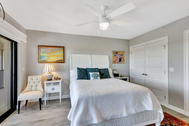 Building Photo - 16910 W Bay Dr