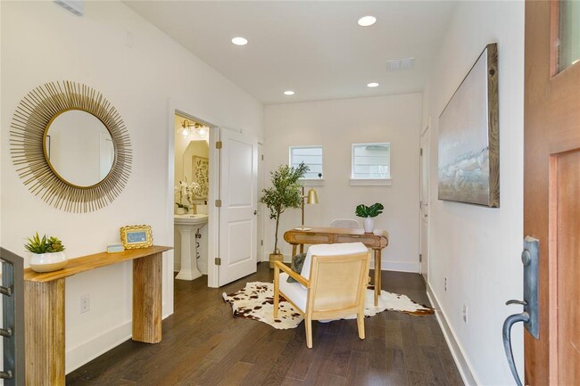 Building Photo - 2708 Halcyon Dr
