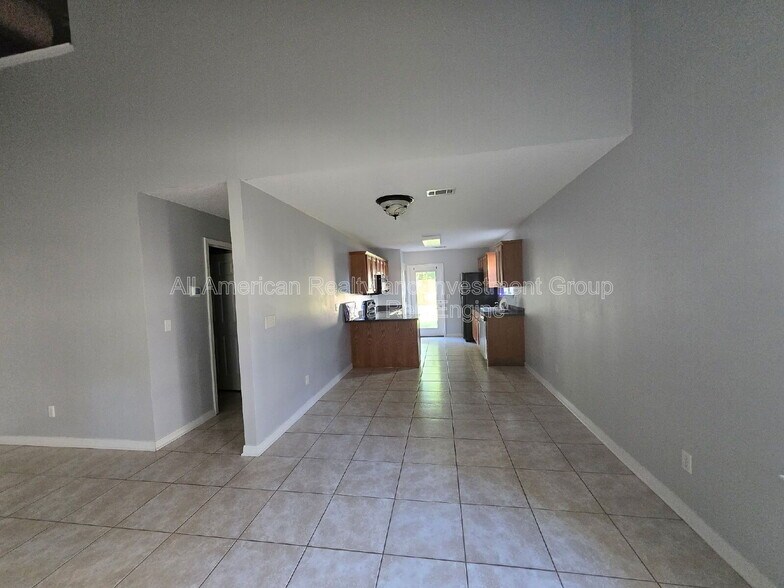 Building Photo - 707 Woodlawn Ave