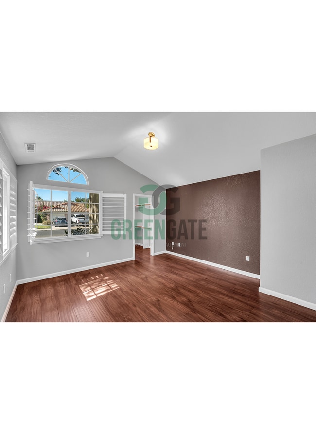 Building Photo - Lovely 3 Bedroom Home in Modesto MUST SEE!