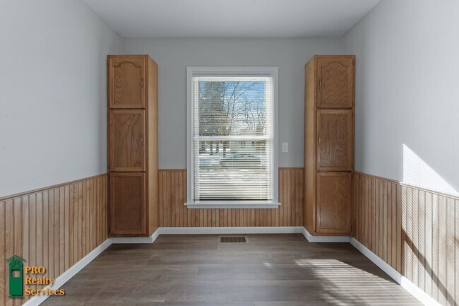 Building Photo - 3 Bedroom Home in Robbinsdale