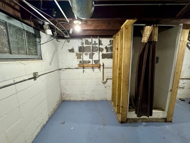 Building Photo - Updated 3BR Townhome Across from Stephens Park